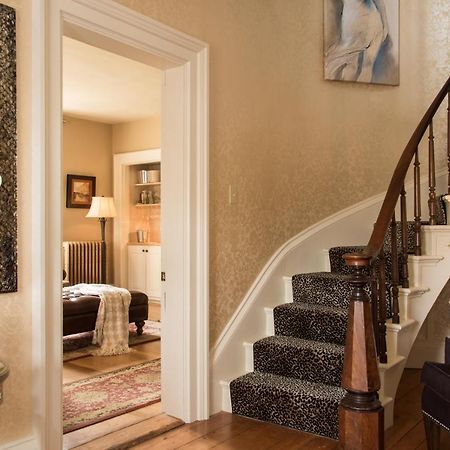 Gothic Eves Inn And Spa Bed And Breakfast Trumansburg Exterior foto